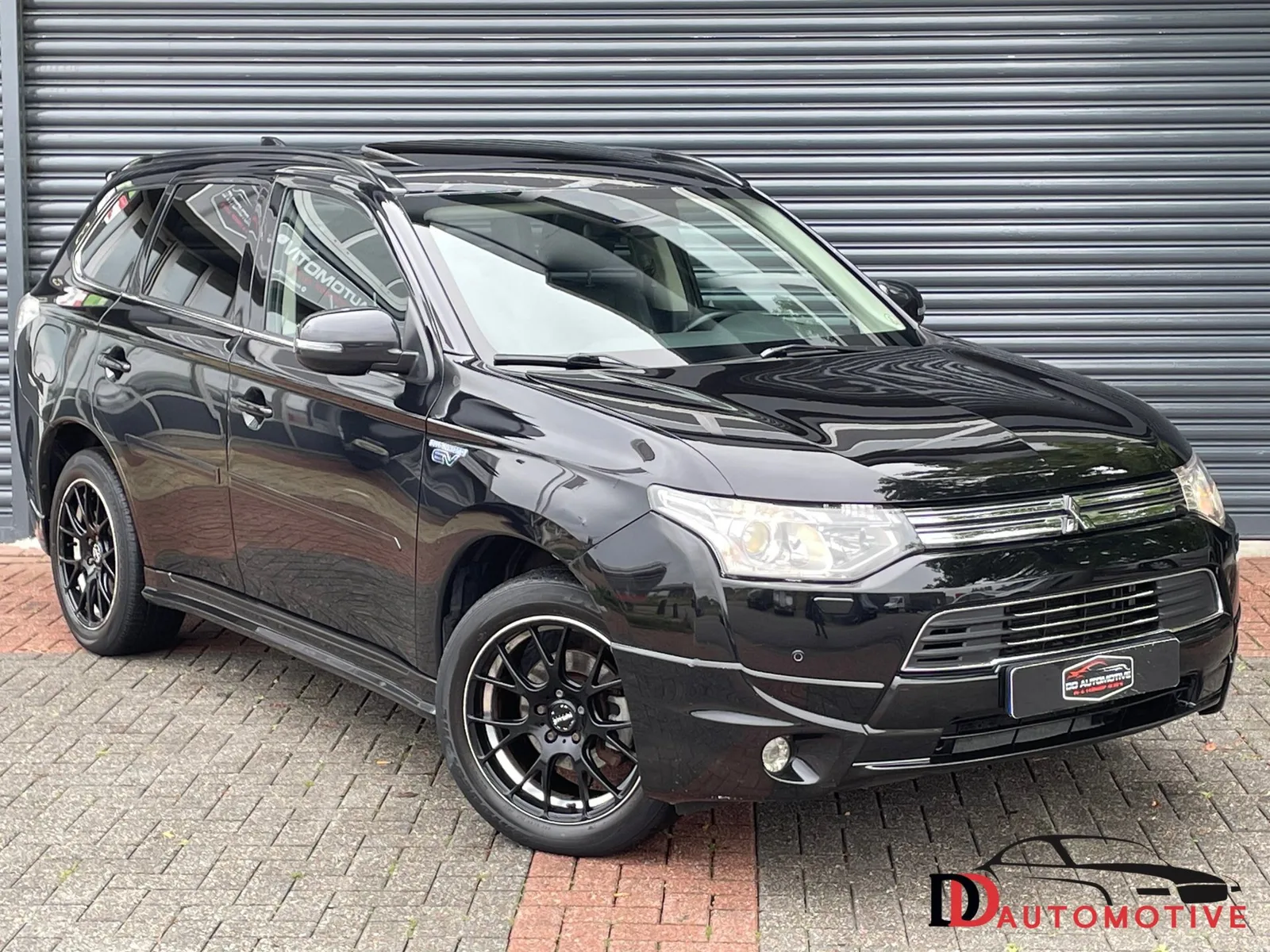 Mitsubishi Outlander (2014) — foto 1