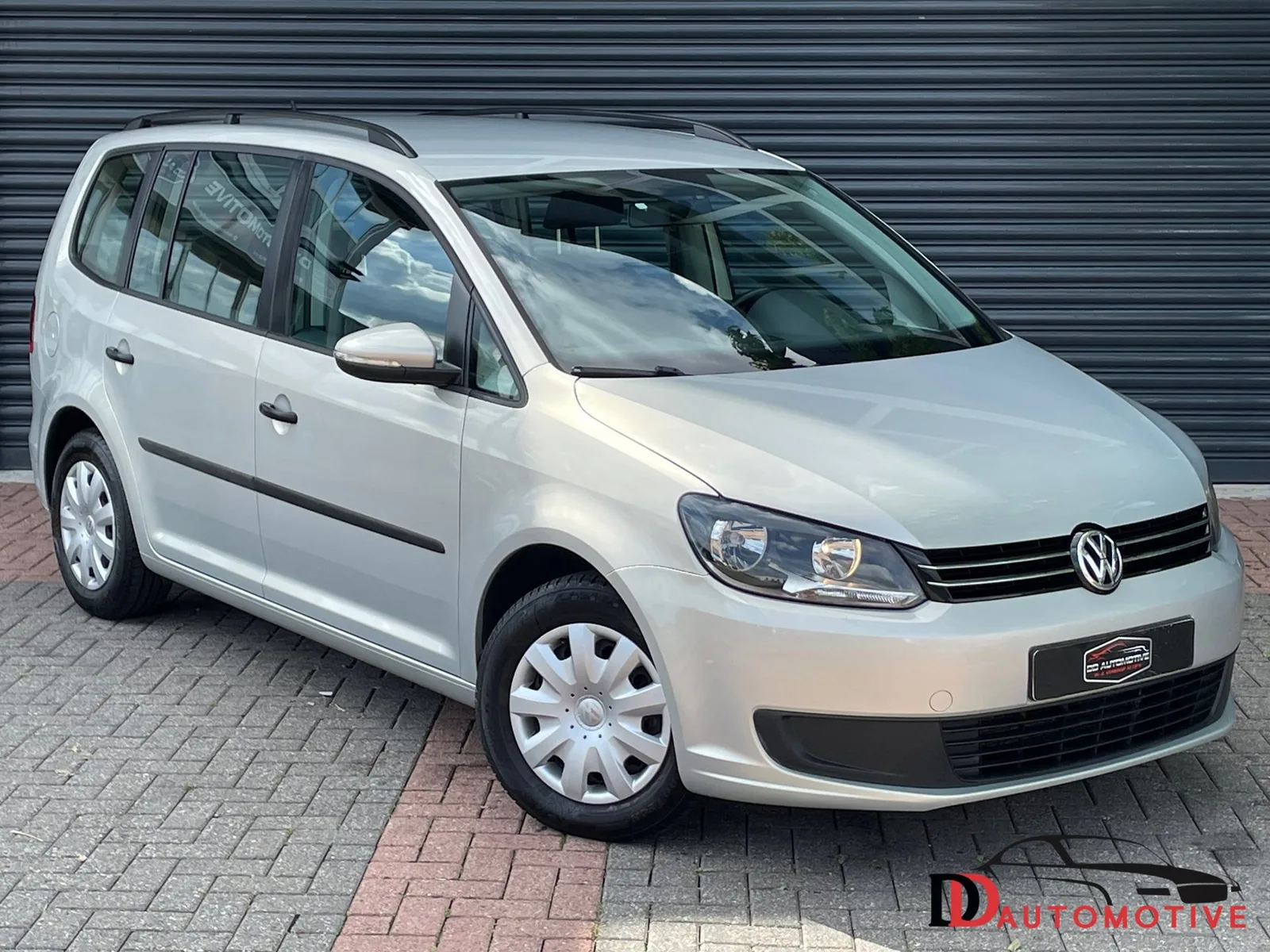 Volkswagen Touran (2011) — foto 1