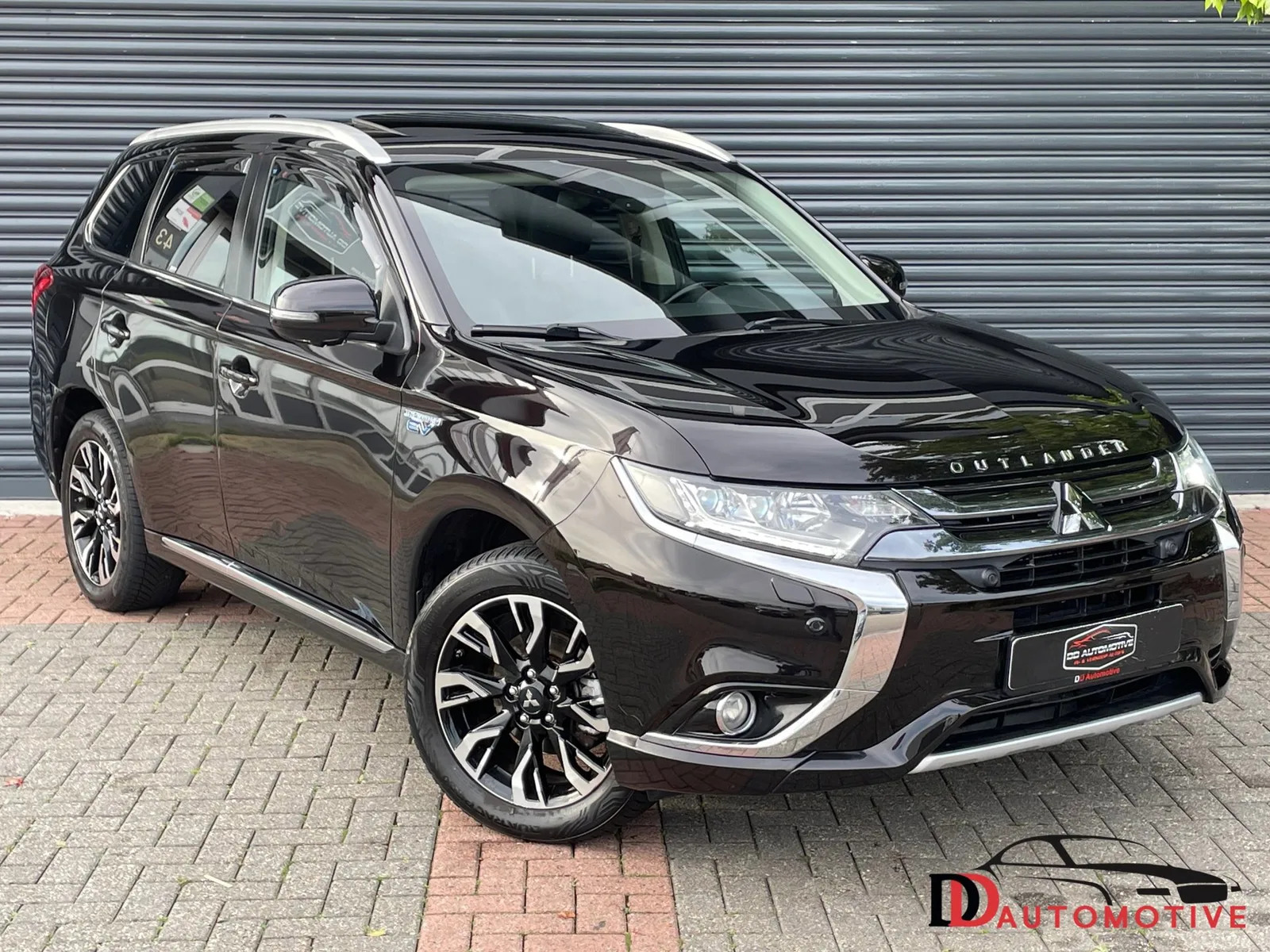Mitsubishi Outlander (2016) — foto 1