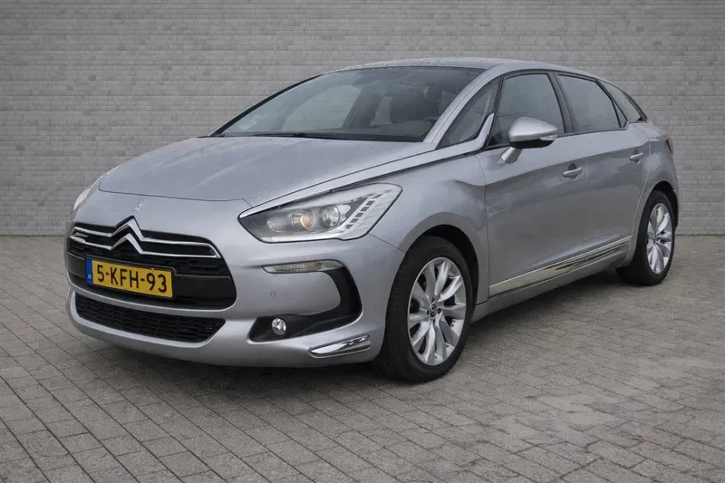 DS 5 (2013)