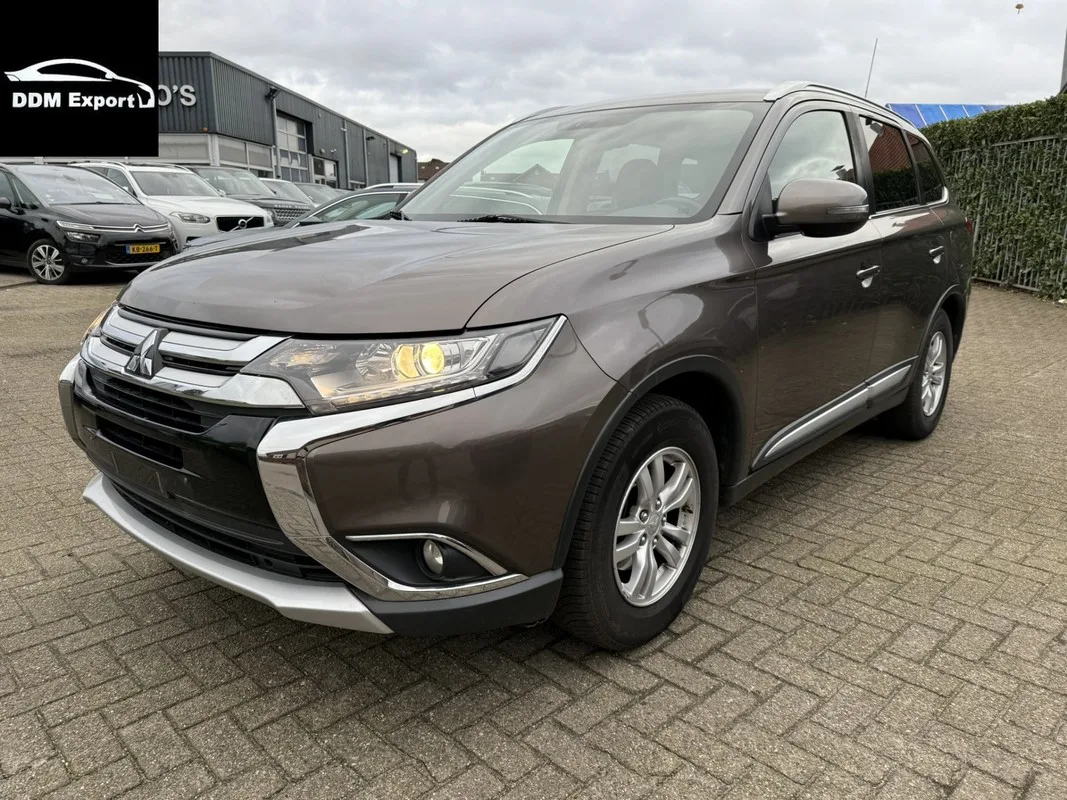 Mitsubishi Outlander (2017) — foto 1