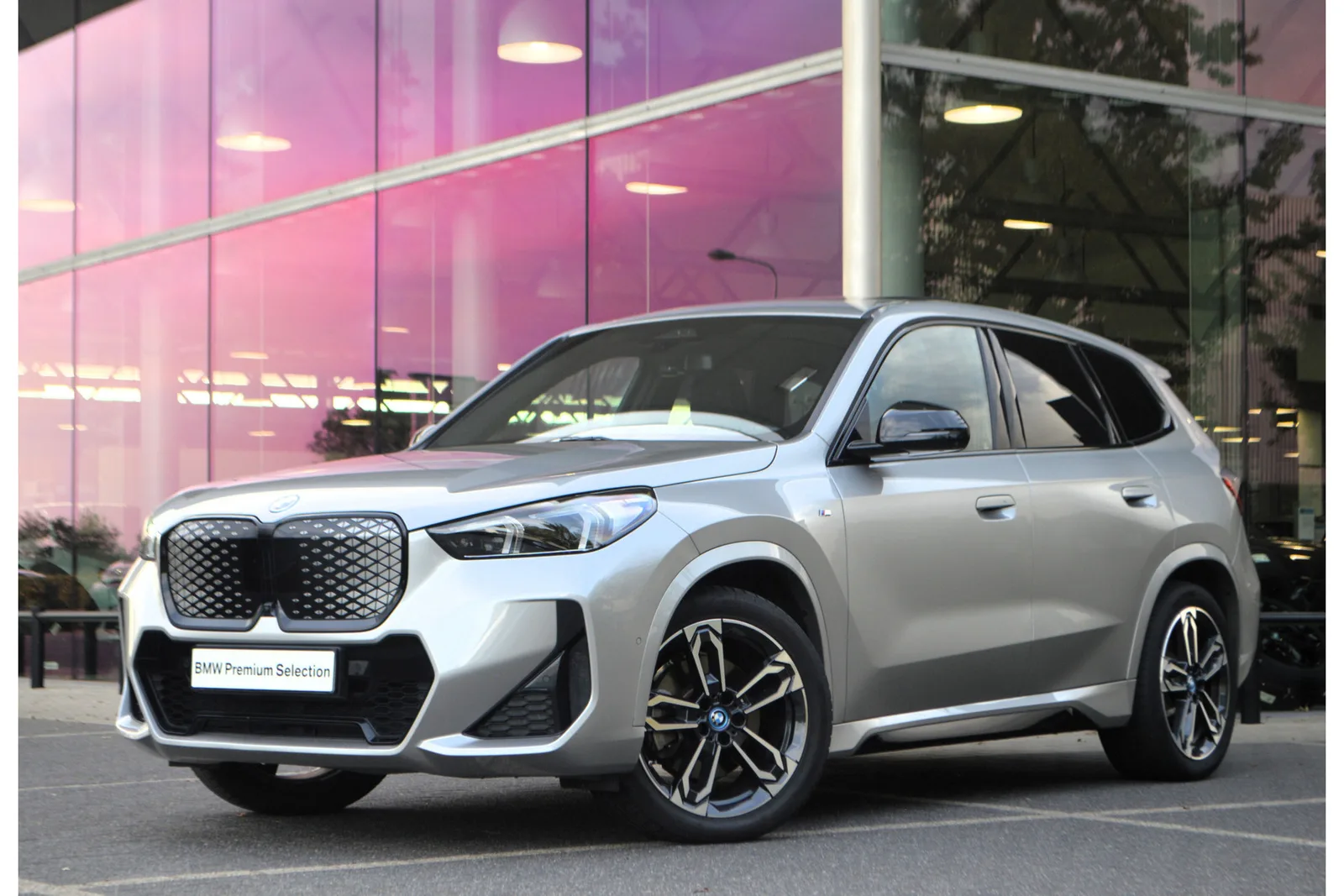 BMW iX1 (2023) — foto 1