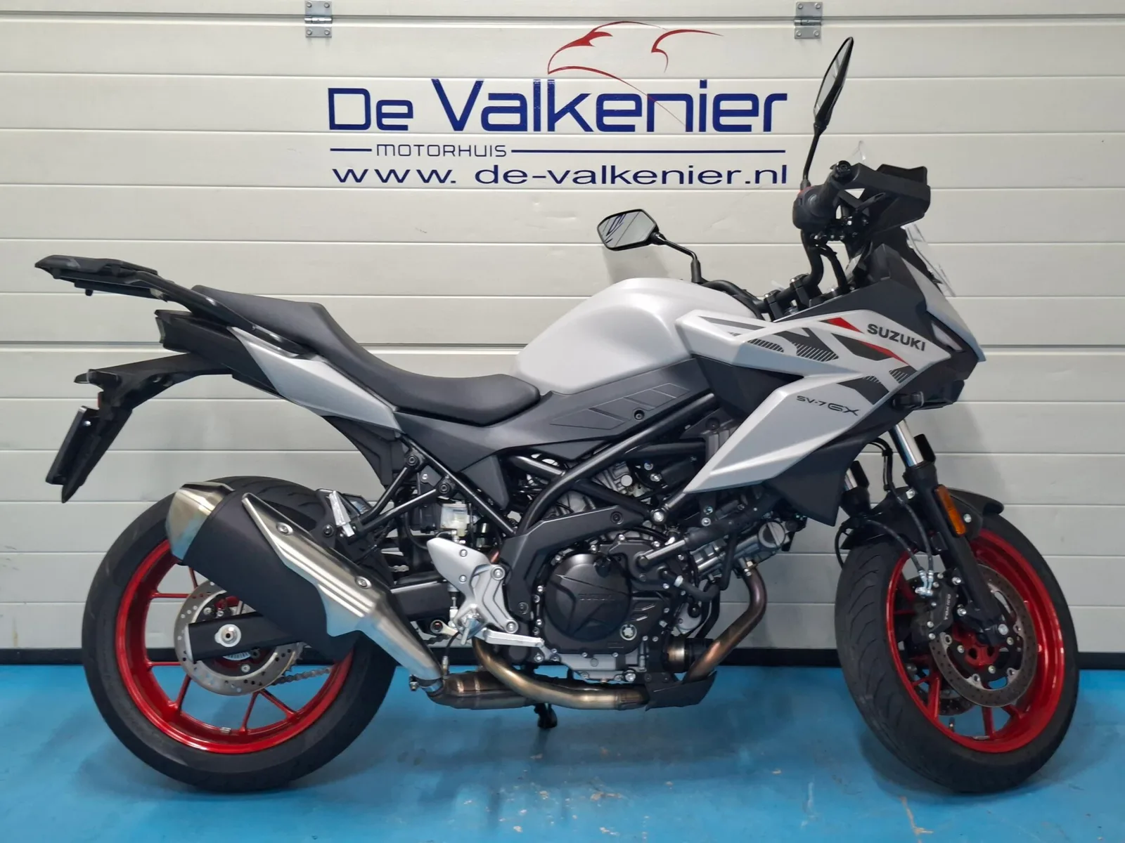 Suzuki SV-7GX (2026) — foto 1