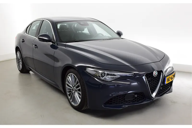 Alfa Romeo Giulia (2017)