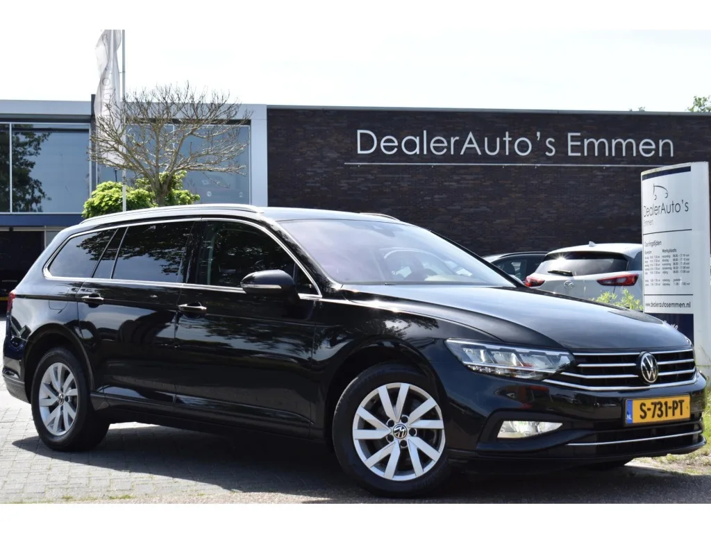Volkswagen Passat (2023) — foto 1