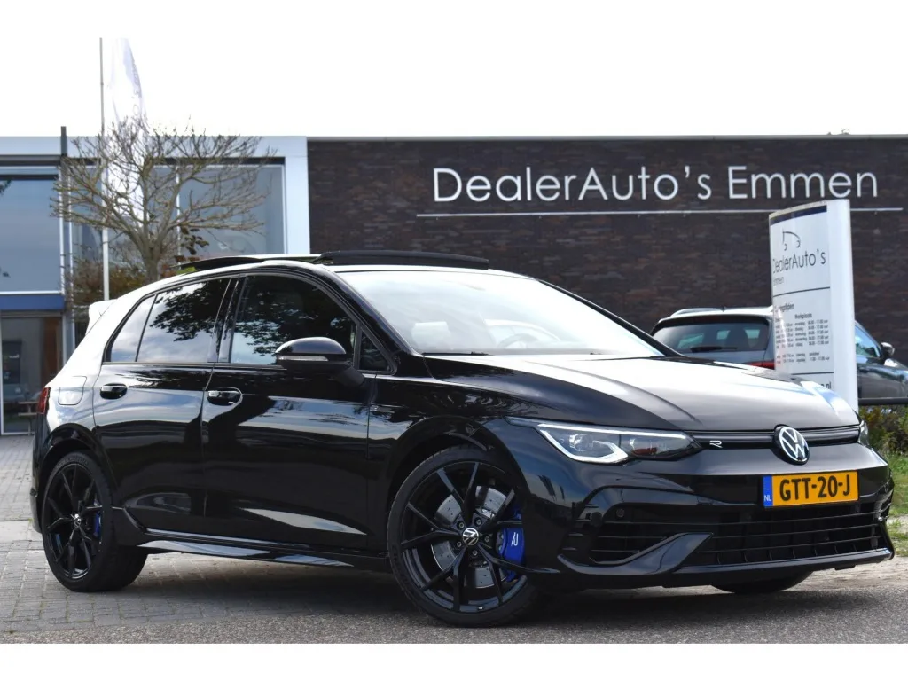 Volkswagen Golf (2024) — foto 1