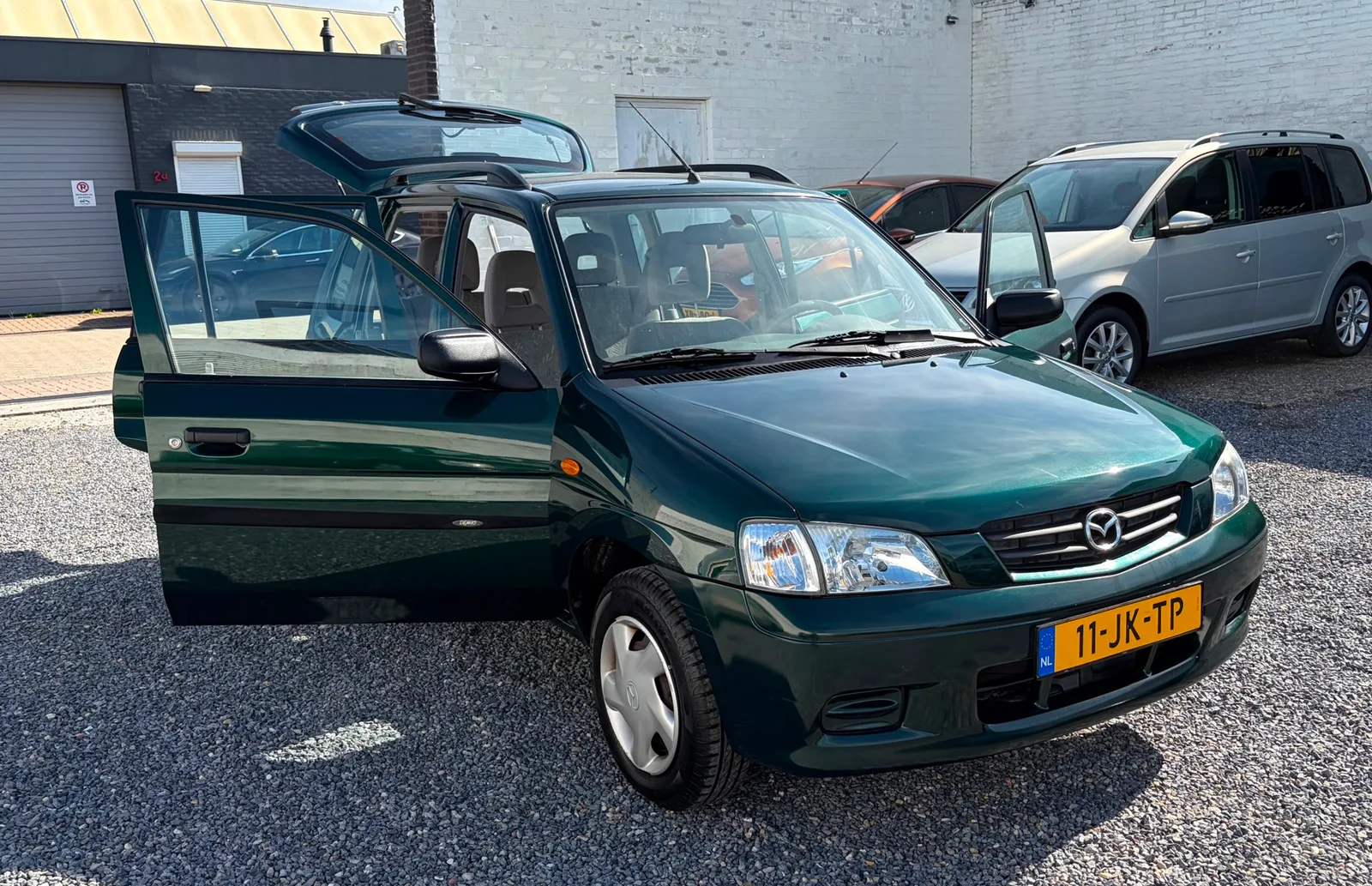 Mazda Demio (2002) — foto 1