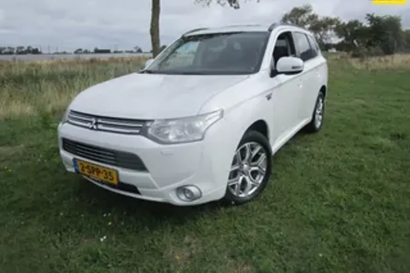 Mitsubishi Outlander (2013)
