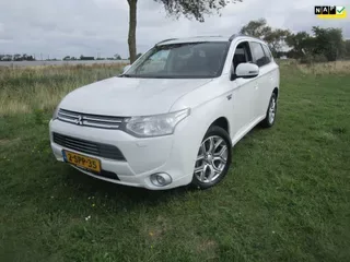 Mitsubishi Outlander (2013) — foto 1
