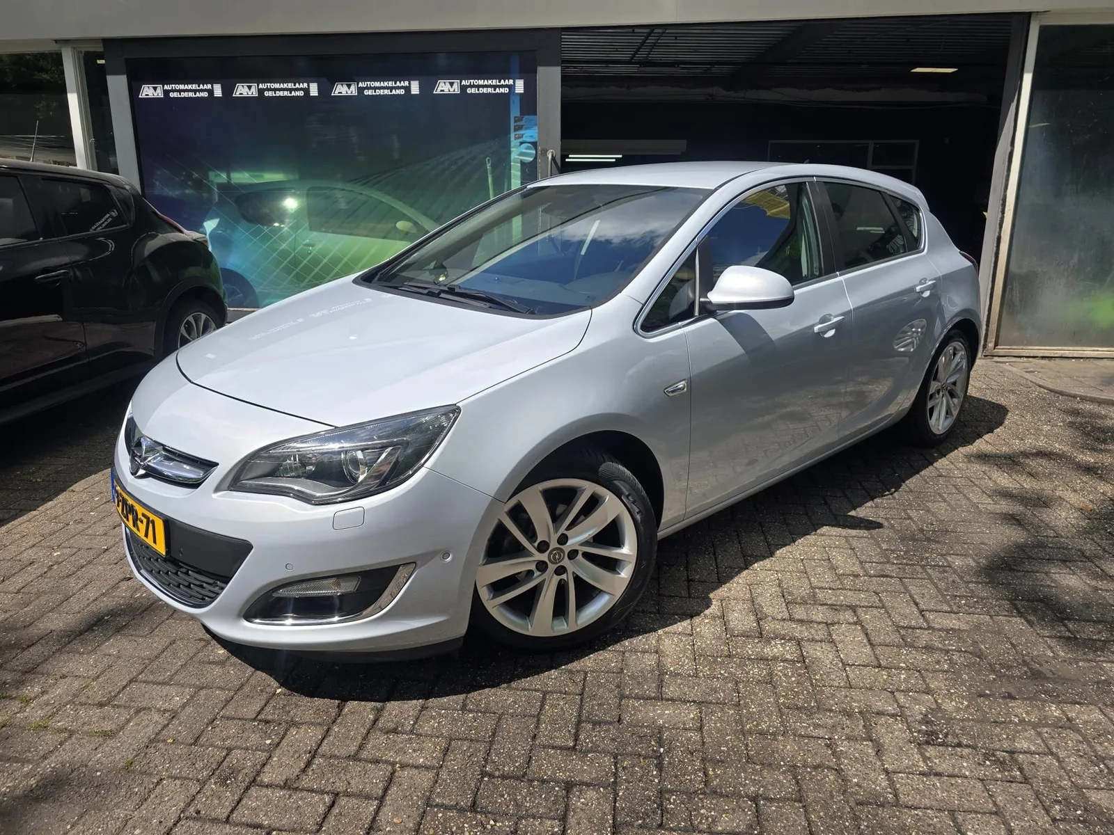 Opel Astra (2015) — foto 1