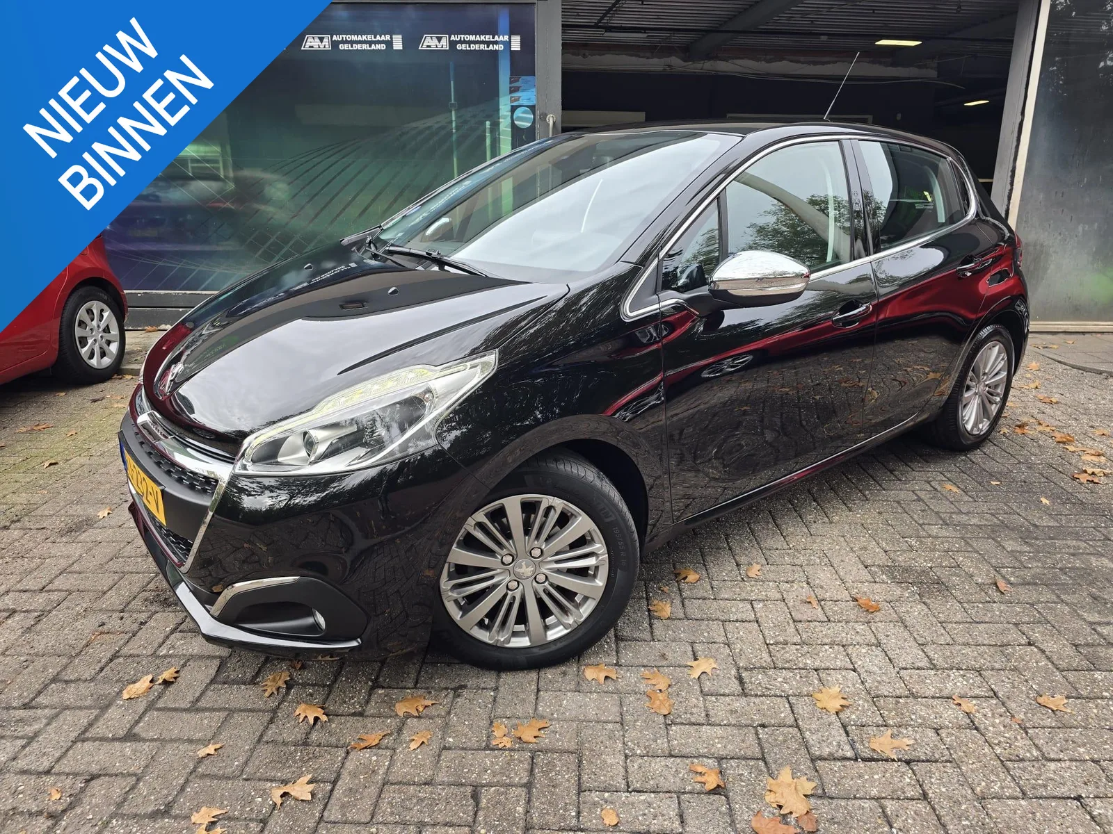 Peugeot 208 (2015) — foto 1
