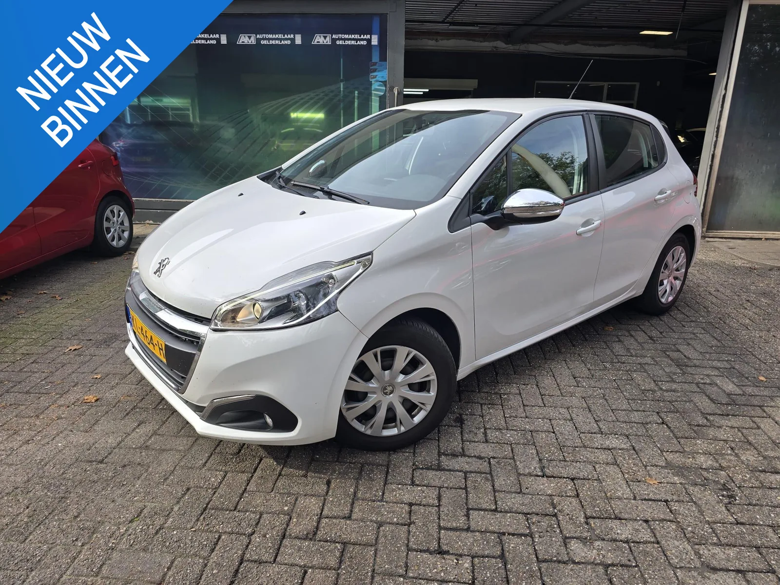 Peugeot 208 (2016) — foto 1
