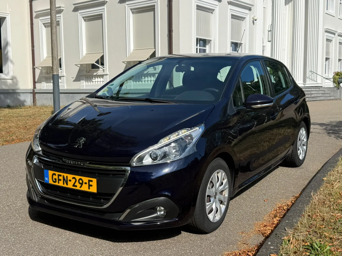 Peugeot 208 (2017) — foto 1