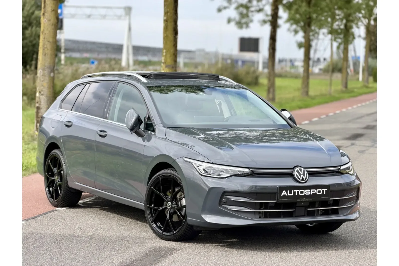 Volkswagen Golf (2024) — foto 1