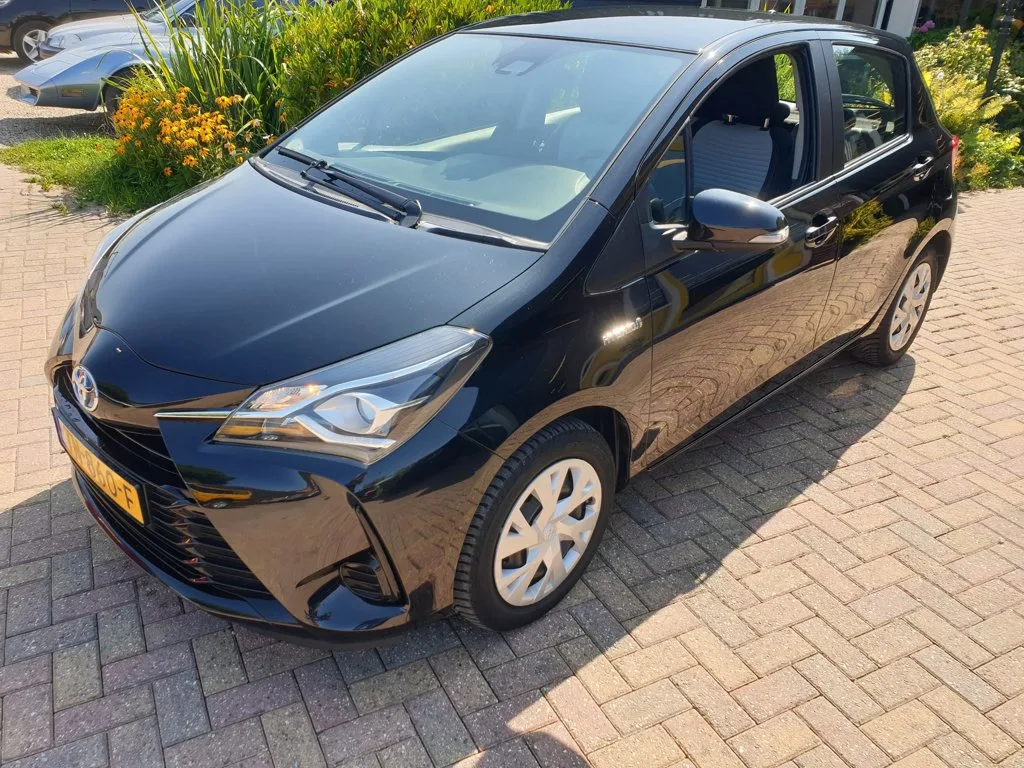 Toyota Yaris (2018) — foto 1