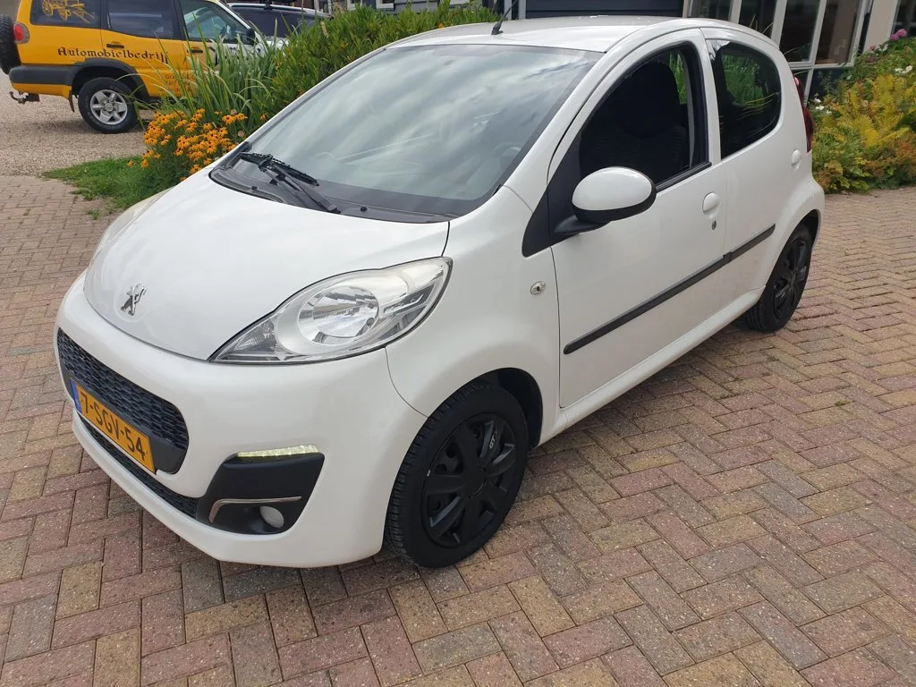 Peugeot 107 (2013) — foto 1