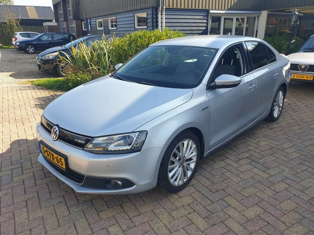 Volkswagen Jetta (2013) — foto 1