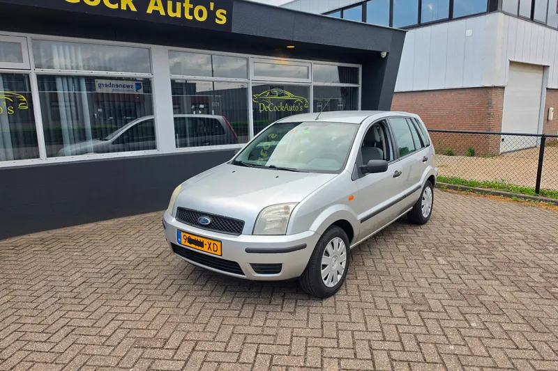 Ford Fusion (2005)