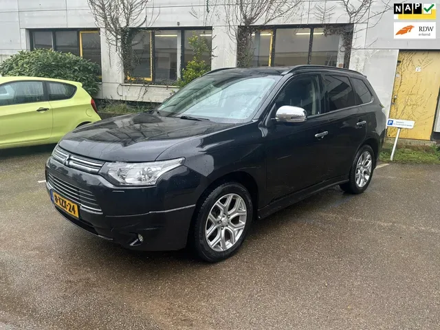 Mitsubishi Outlander (2014) — foto 1