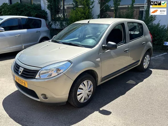 Dacia Sandero (2011) — foto 1