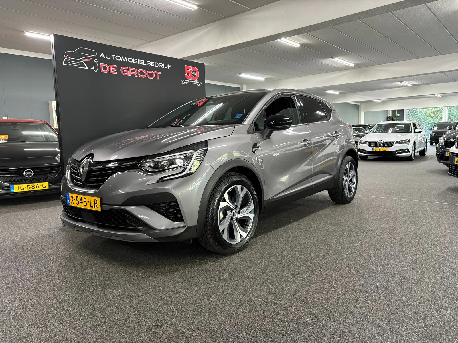 Renault Captur (2023) — foto 1