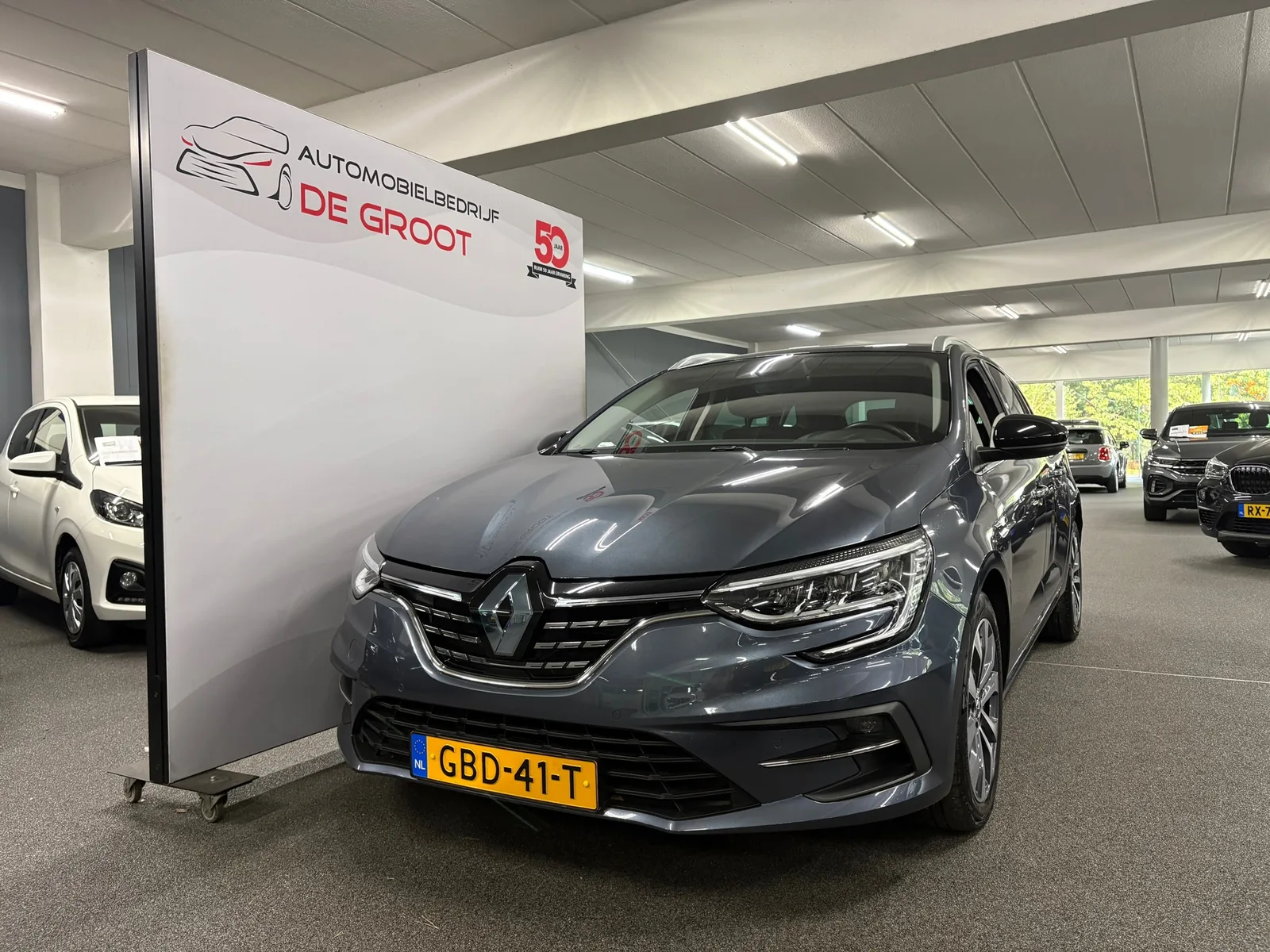 Renault Mégane (2024) — foto 1