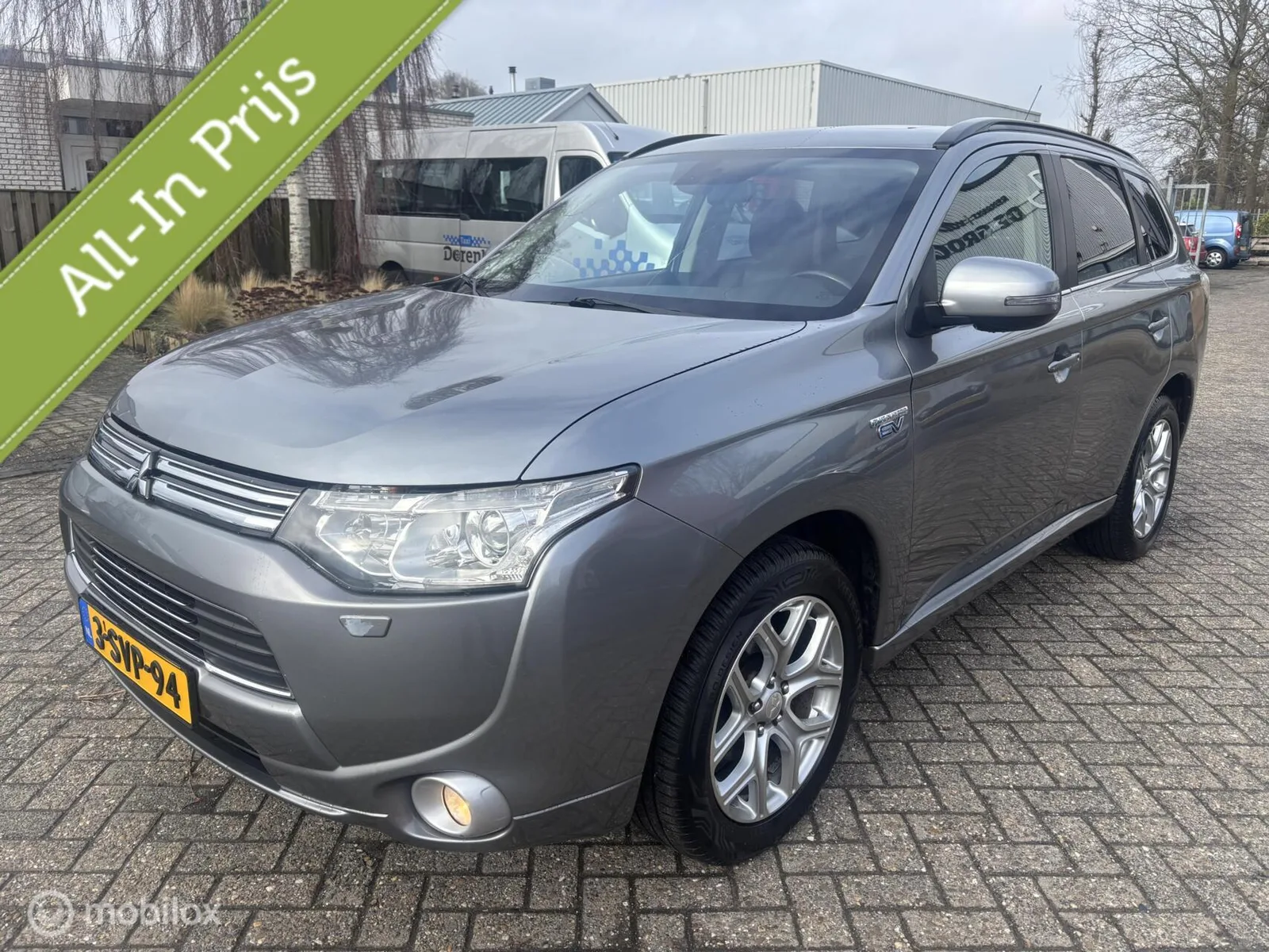 Mitsubishi Outlander (2013) — foto 1