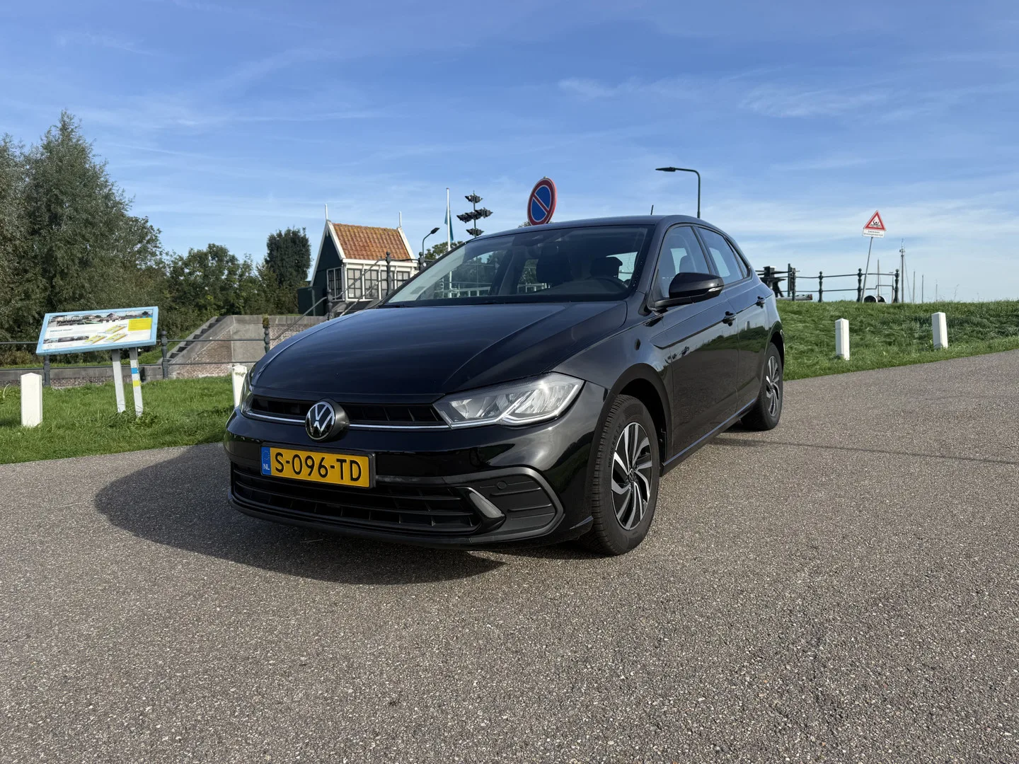 Volkswagen Polo (2023) — foto 1