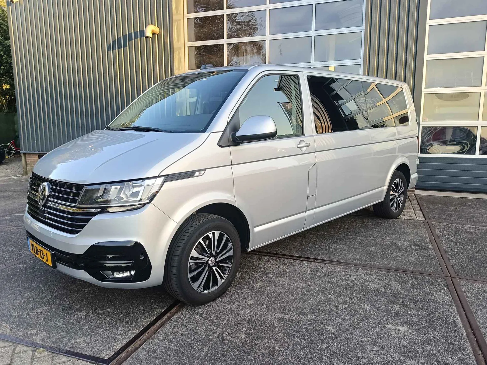 Volkswagen Transporter (2021) — foto 1