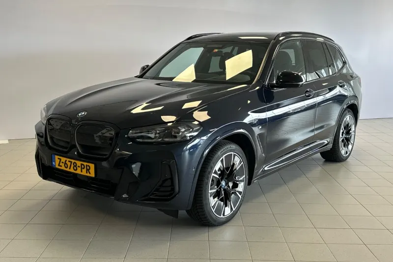 BMW iX3 (2024)