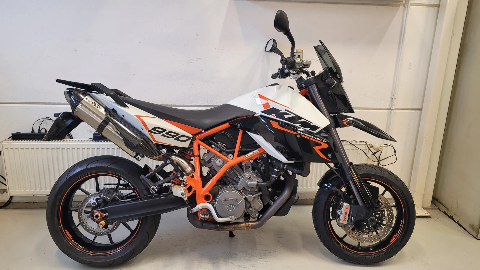 KTM 990 SM R (2011) — foto 1