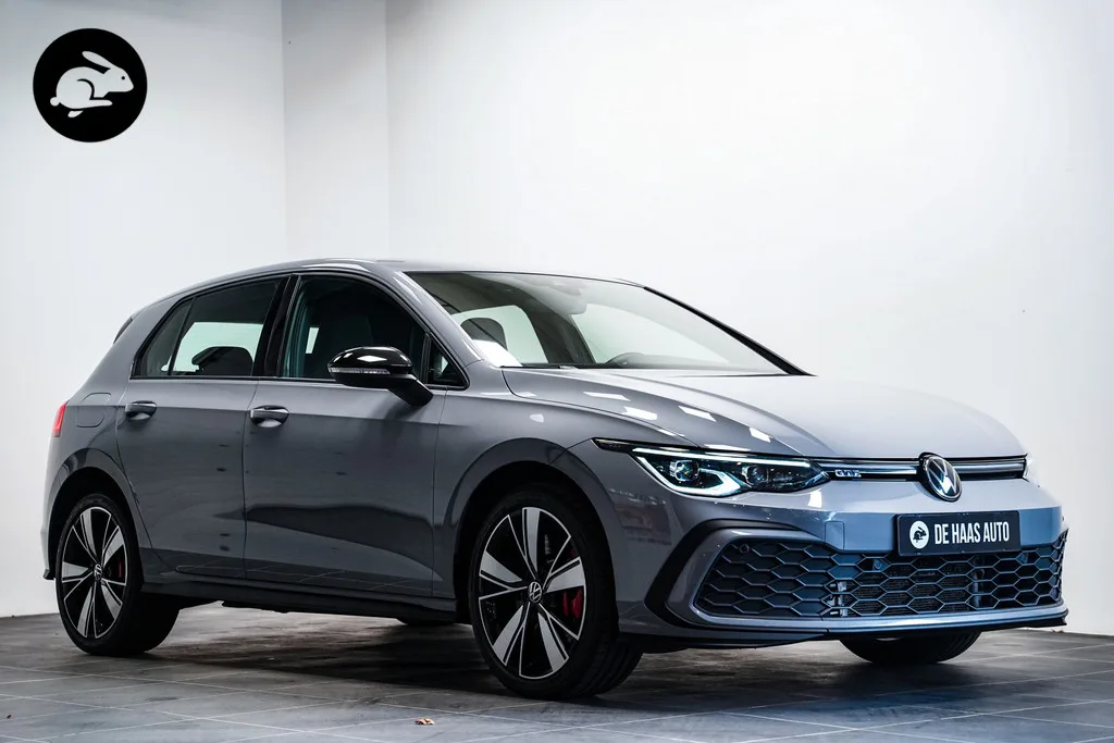 Volkswagen Golf (2023) — foto 1