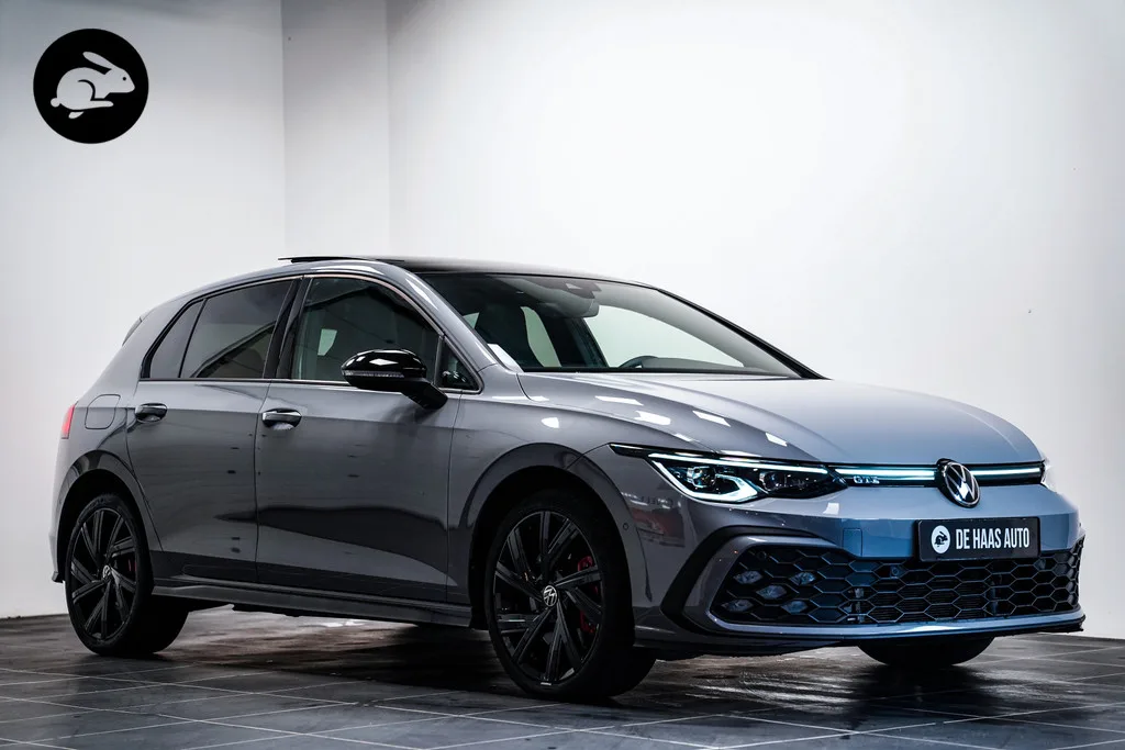 Volkswagen Golf (2022) — foto 1