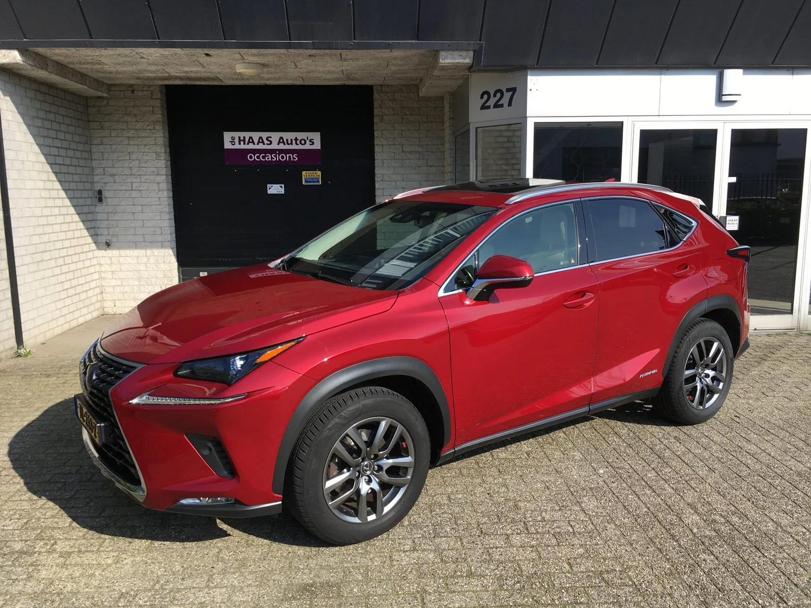 Lexus NX (2018) — foto 1