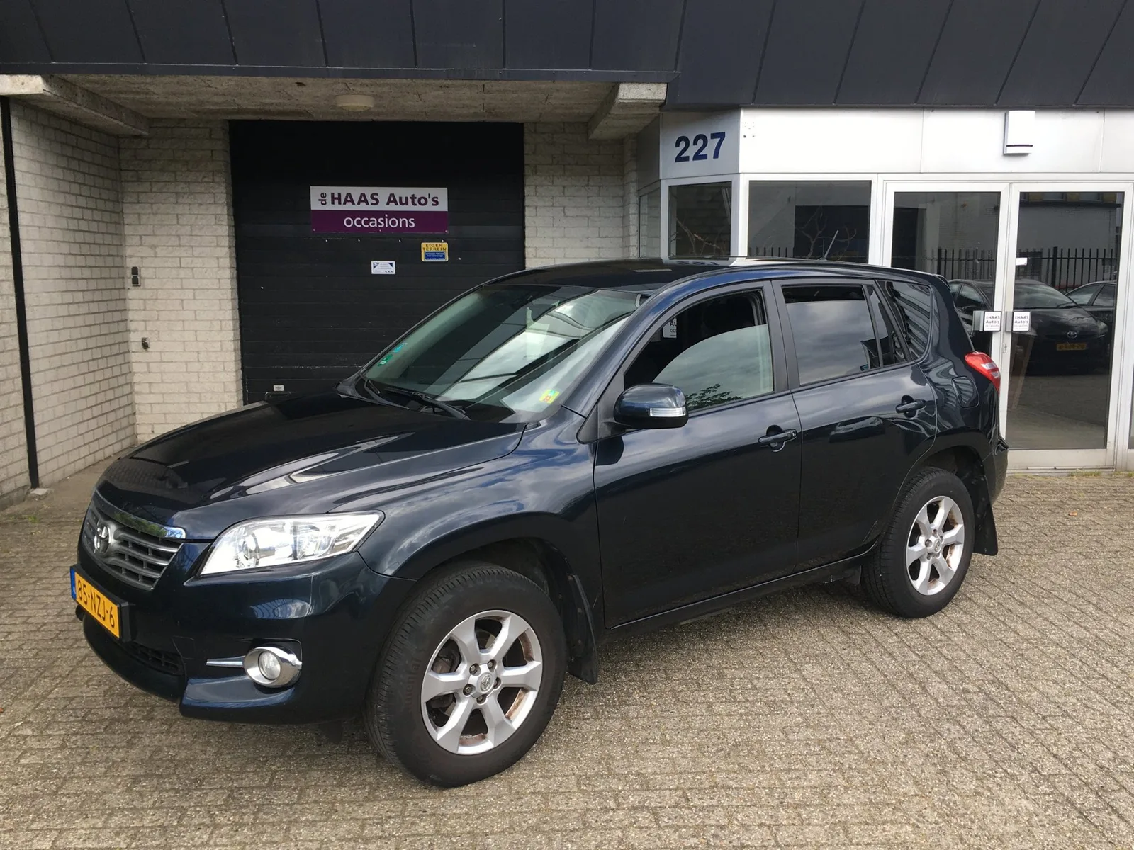 Toyota RAV4 (2011) — foto 1