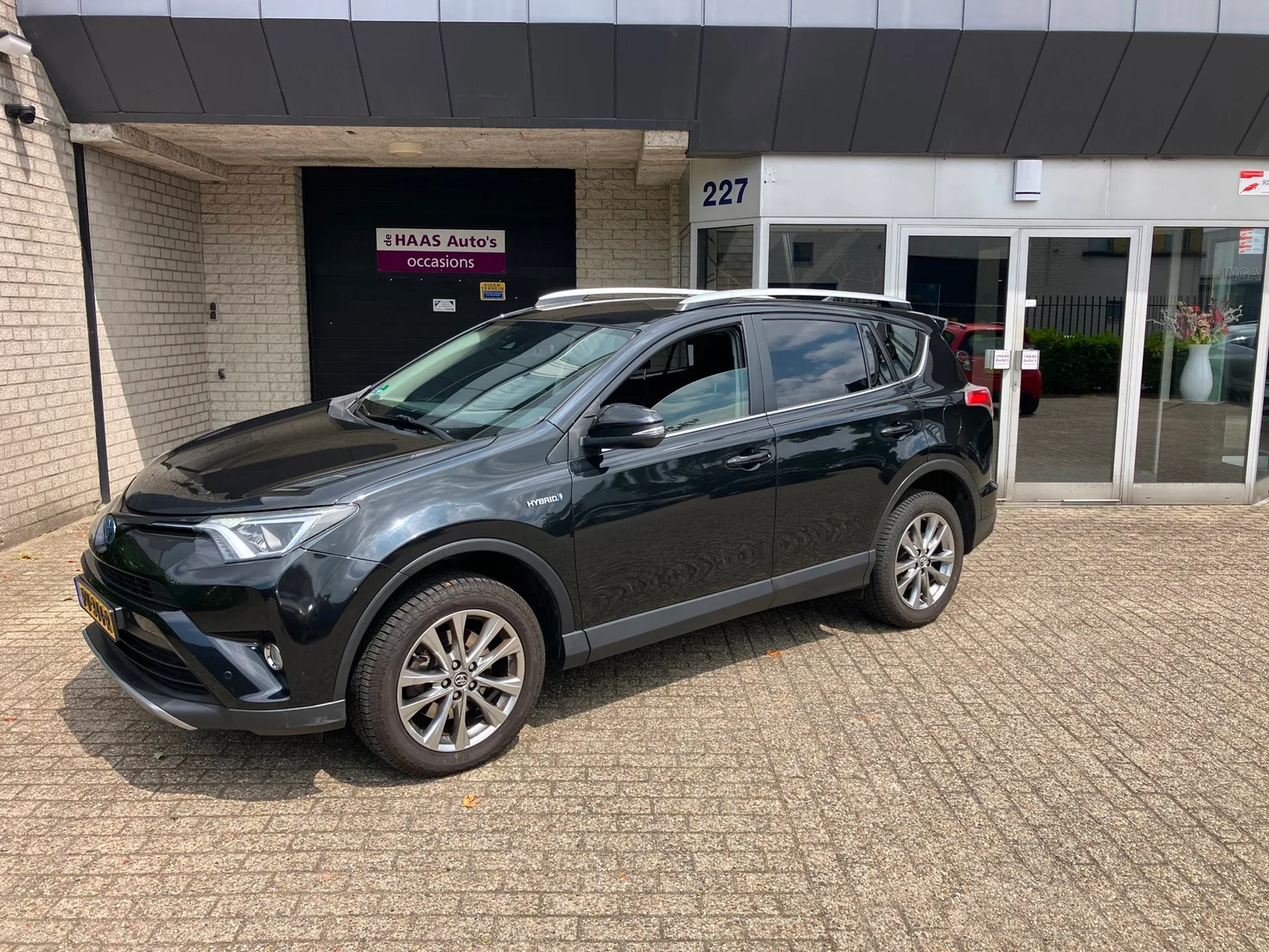Toyota RAV4 (2016) — foto 1