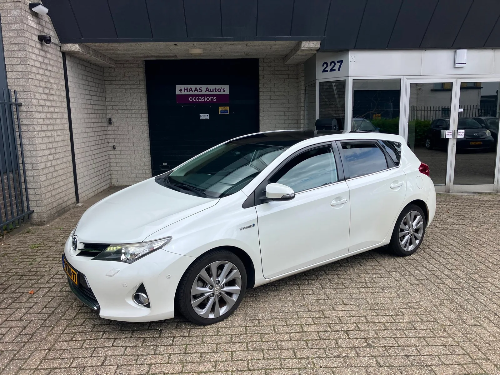 Toyota Auris (2013) — foto 1