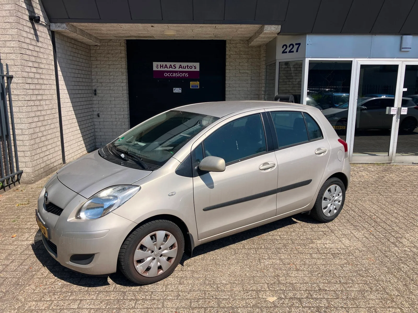 Toyota Yaris (2009) — foto 1