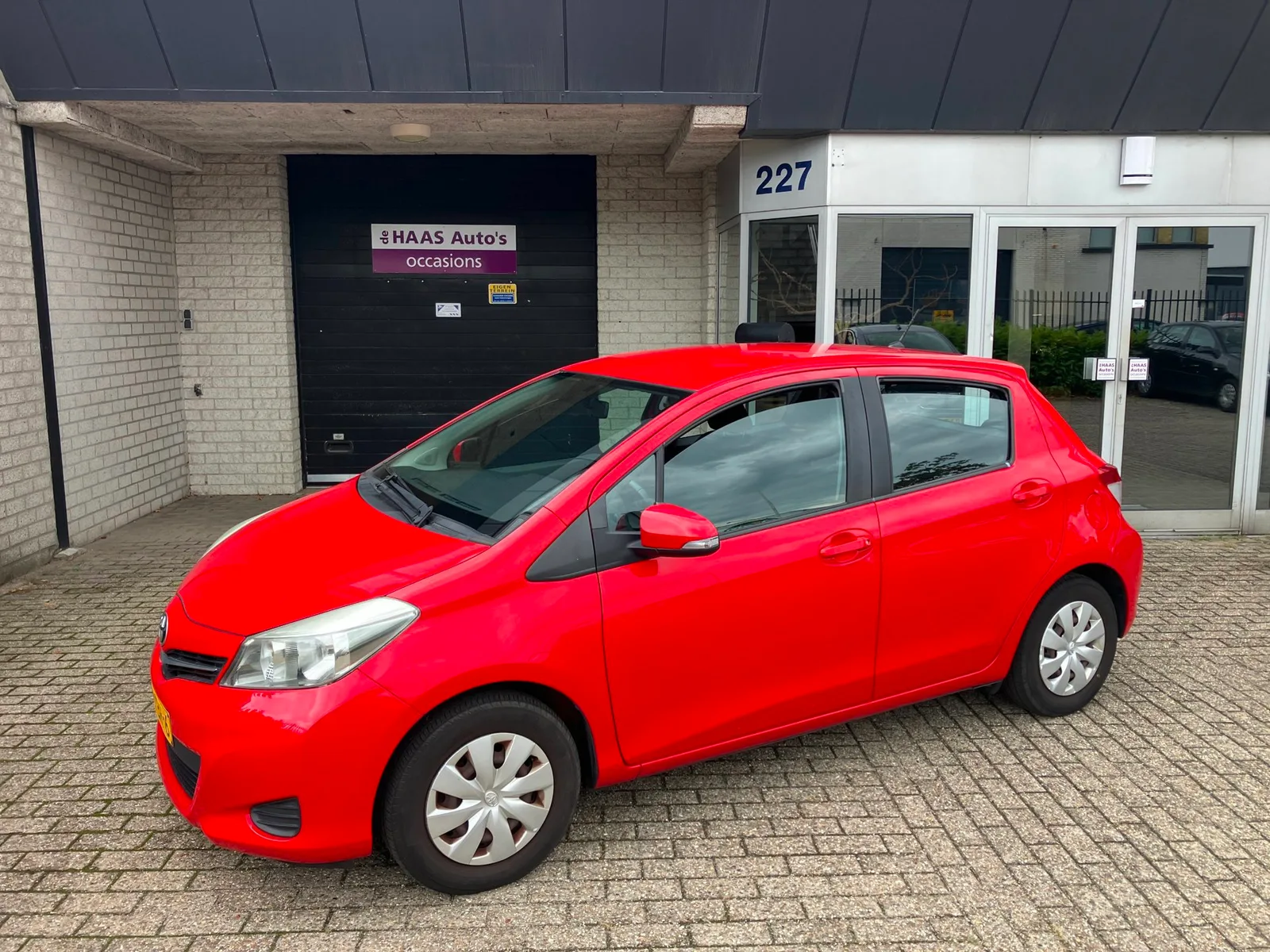 Toyota Yaris (2012) — foto 1