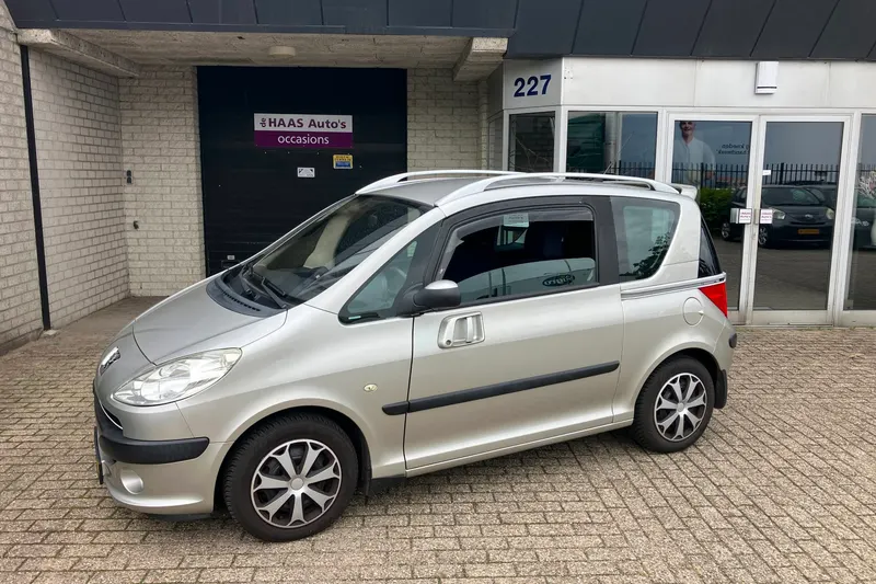 Peugeot 1007 (2006)