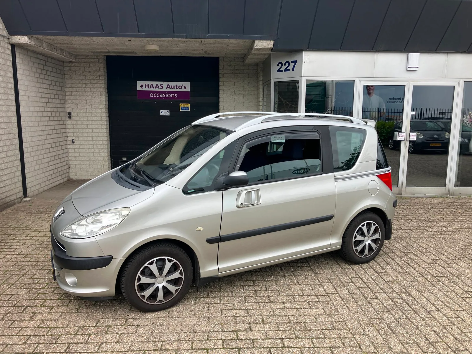 Peugeot 1007 (2006) — foto 1