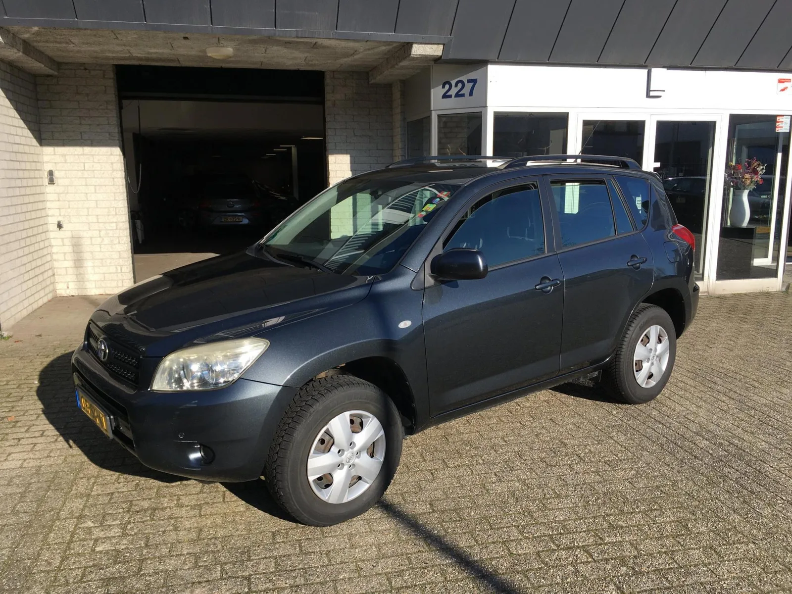 Toyota RAV4 (2006) — foto 1
