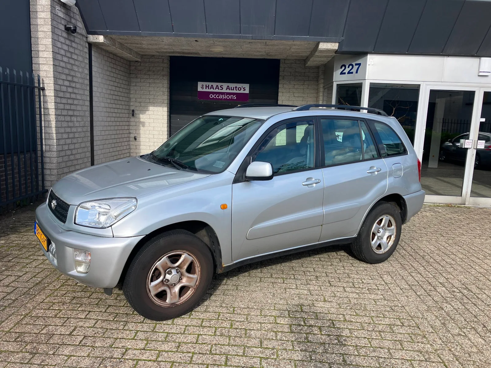 Toyota RAV4 (2003) — foto 1