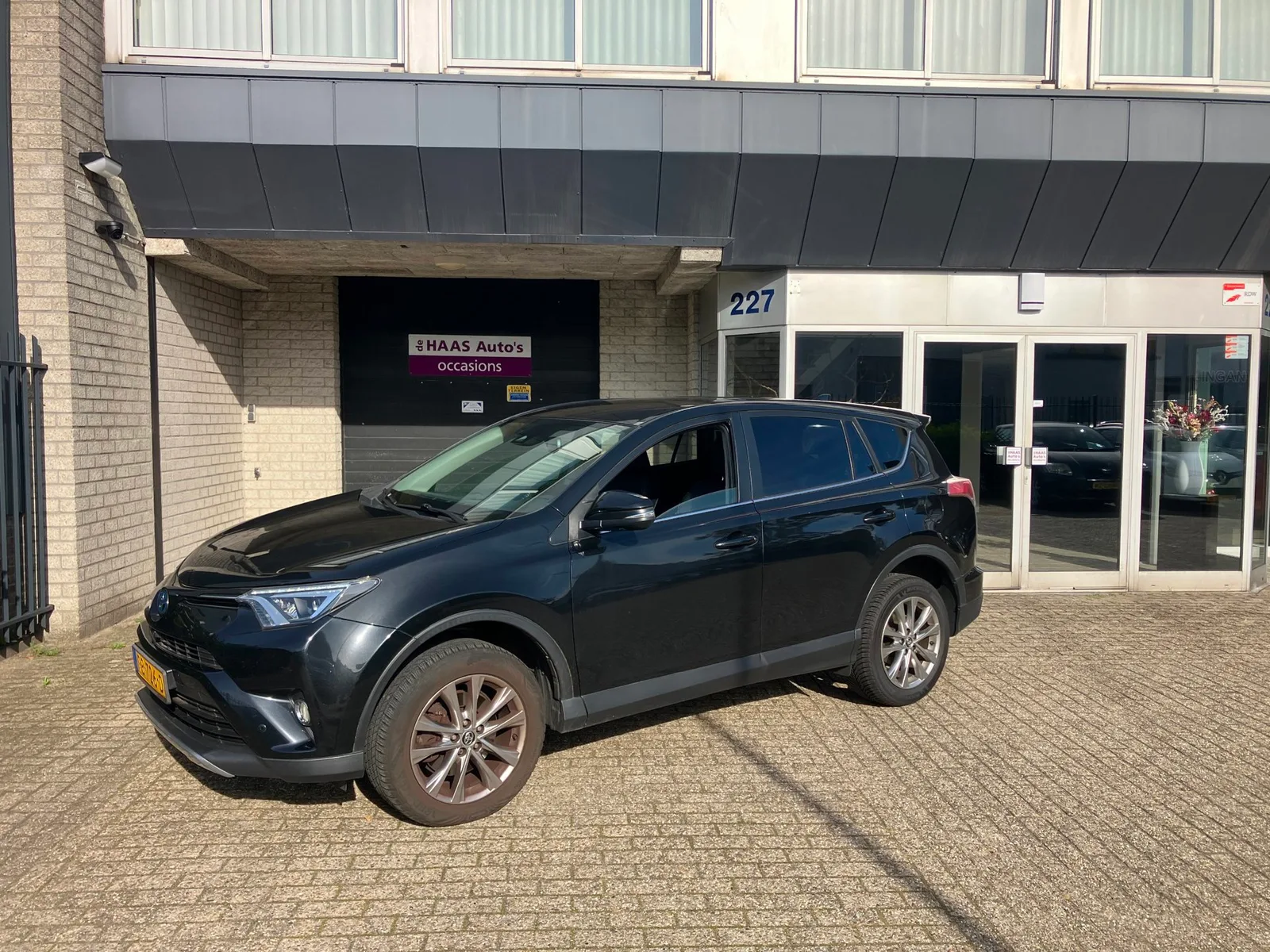 Toyota RAV4 (2017) — foto 1