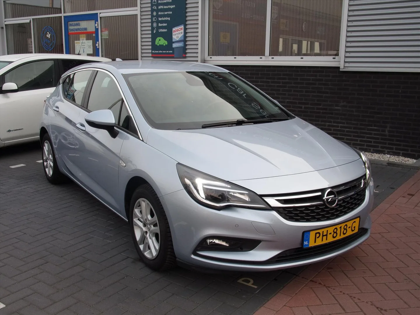 Opel Astra (2017) — foto 1