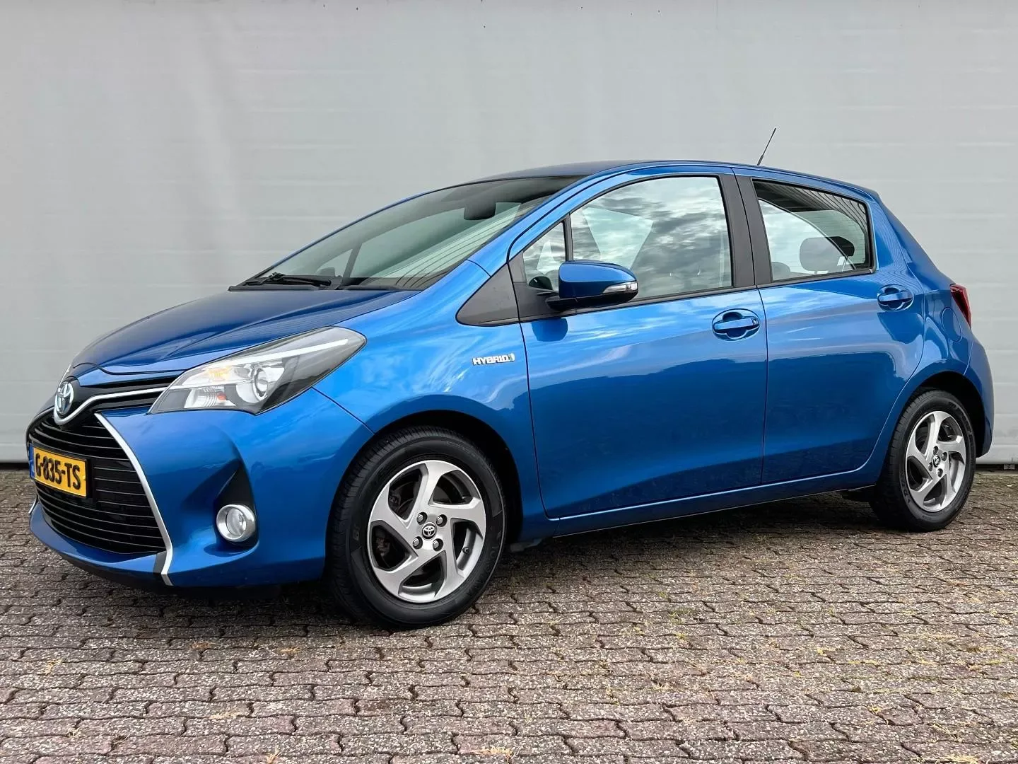 Toyota Yaris (2015) — foto 1