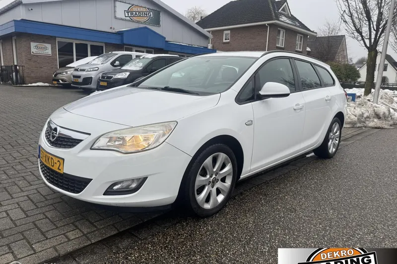 Opel Astra (2012)