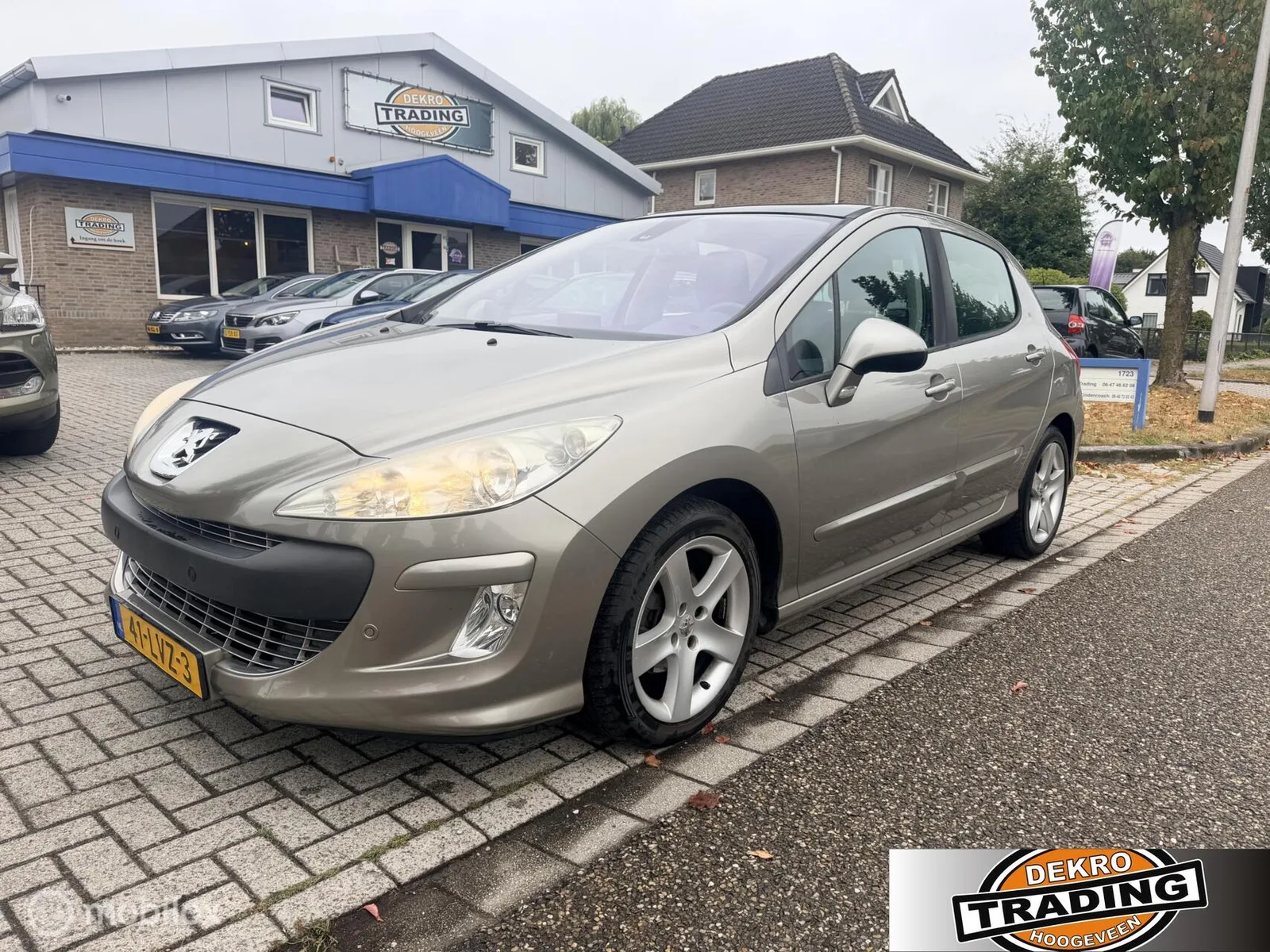 Peugeot 308 (2010) — foto 1