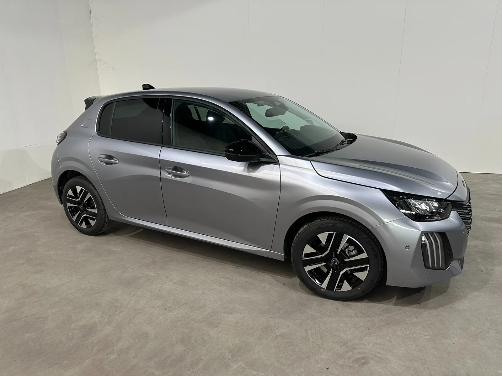 Peugeot 208 (2025) — foto 1