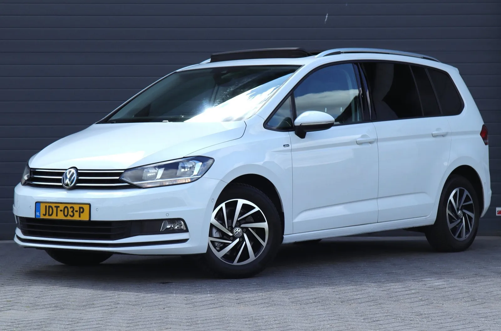 Volkswagen Touran (2019) — foto 1